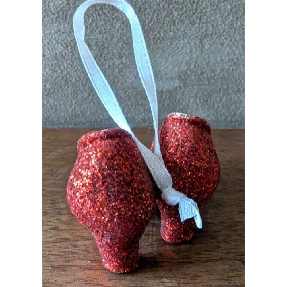 Wizard of Oz Ruby Red Slippers Ornament T.E.C, Ceramic, Red Glitter, Hang Cord - Picture 4 of 5